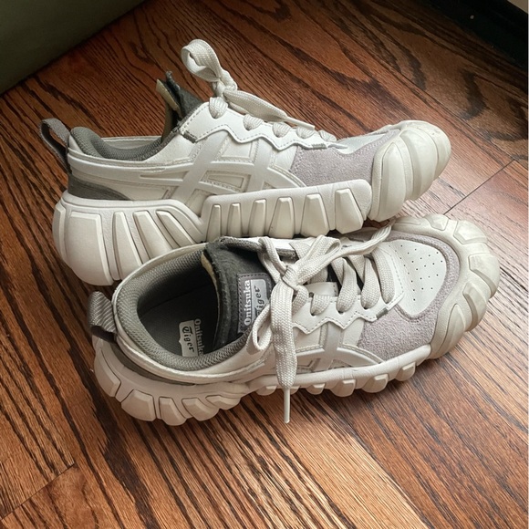 Onitsuka Tiger Green and Cream Chunky Platform Sneakers - Picture 1 of 5